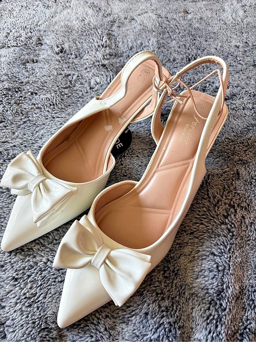 Bow Pointed-Toe Slingback Heels in Cream Like New